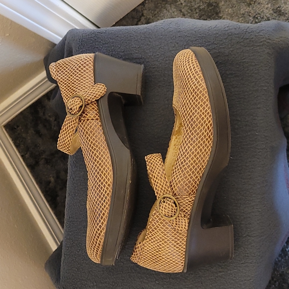 Alegria heels